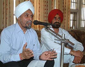Mr J.S. Khehar, Judge, Punjab and Haryana High Court (L) and Mr Mahinder Singh Sidhu, District Bar Association president, listen to the grievances of lawyers