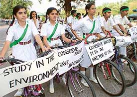 Students take part in a cycle rally in front of the museum on the occasion of Biodiversity Day in Sector 10