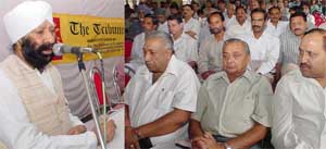 Mr Lachchman Singh, former Member of Rajya Sabha, makes a point during an interactive session organised by The Tribune at Kalka on Sunday