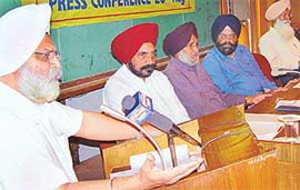 Dr B.S. Dhillon from Guru Nanak Dev University, Amritsar, speaks at a press conference organised by Punjabi Universitys Sikh Intelligentsia Forum in Chandigarh 