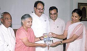 The Chief Minister, Mrs Sheila Dikshit, being presented with the Clean Cities International Award by the Chief Secretary, Ms Shailaja Chandra, in the Capital on Tuesday.