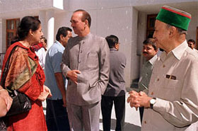 Ghulam Nabi Azad discusses some point with AICC General Secretary