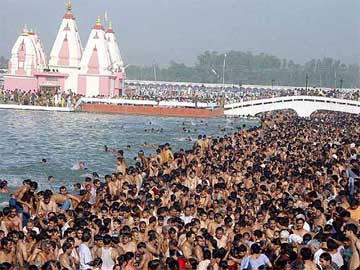 Devotees take holy dip at Brahm Sarovar