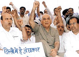 THE FIRST CITY’S DARK PERIOD: Delhi BJP president Madan Lal Khurana with other activists sitting on dharna in protest against water, electricity problems and corruption in the MCD at Town Hall in the Capital on Monday