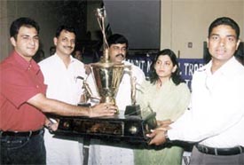 Union Commerce Minister Rajeev Pratap Rudy presenting the Shera Pandit Cricket Trophy to Air Sahara captain Sunil Sharma at a function held 