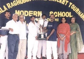Collage Group captain Mahesh Bhati receiving the Lala Raghubir Singh Cricket Trophy, watched by Union Minister of Youth Affairs and Sports Vikram Verma