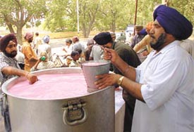 Members of the Sikh community organise Chabils on the eve of Guru Arjun Devs Martyrdom Day