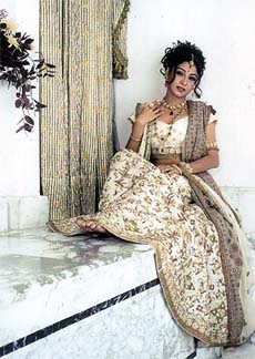A model wears jewellery inspired by the Nizam of Hyderabad
