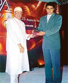 Mohnish Behl receives the Best Performance of the Year Award for his role in TV serial Sanjeevani