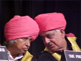 President A.P.J. Abdul Kalam talks to ChiefMinister Mufti Mohammed Sayeed 