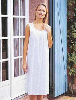 Cotton nightwear remains the most suitable choice if you sleep without an AC