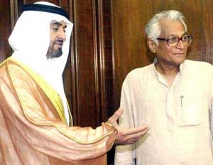 Defence Minister George Fernandes and UAE Army Chief  Lieut-Gen Sheikh Mohammed Bin Zayed Al Nahyan
