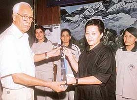 Mr N.N. Vohra, President, IMF, flags off the expedition to Argan Kangri