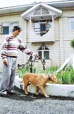 A Himachal policeman with a sniffer dog checks the areas around Hotel Peter Hoff