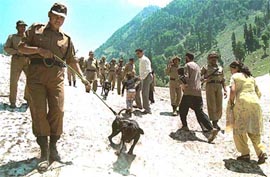 Tourists pass through Chandanwari (113 km from Srinagar), the second stage en route to Amarnath in Anantnag district 