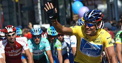 US Postal rider Victor Hugo Pena of Colombia leads the pack at the Tour de France cycling race