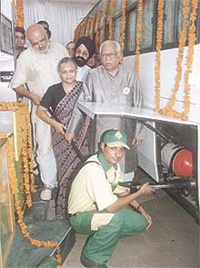 Ram Naik, Sheila Dikshit and Sahib Singh Verma at the inauguration of a CNG station