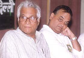 Samata Party leaders George Fernandes and Digvijay Singh at the national convention of the party in the Capital