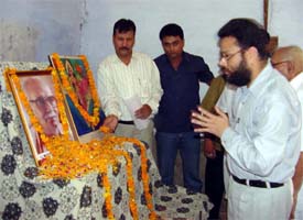 Workers of the Bajrang Dal pay homage to former RSS chief Rajendra Singh