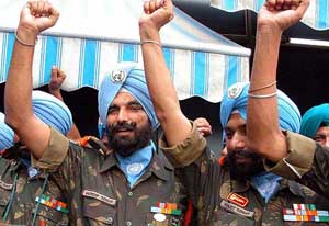Jawans of 15 Sikh LI, the first batch of United Nations Peace Keeping Force, chant religious slogans before their departure for Ethiopia-Eritrea