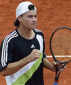 Guiilermo Coria of Argentina reacts during his third round match against Spain's David Ferrer 