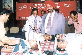 Mr S.S. Kohli, Chairman and Managing Director, PNB, along with senior executives at the blood donation camp organised in New Delhi