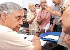 Chief Minister Sheila Dikishit listening to peoples pleas at the DPCC office in the Capital