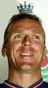 England wicketkeeper Alec Stewart announces his retirement from Test cricket