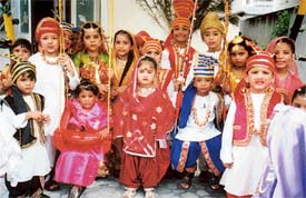 Students of Little Blossom Nursery School, Model Gram