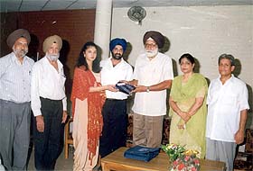 Harpinder Singh and Priya Kaur present a gift to Prof N.S. Tasneem from his US-based student Jaswant Multani