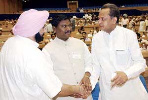 Punjab Chief Minister Amarinder Singh, Rajasthan Chief Minister Ashok Gehlot and Jharkhand Chief Minister Arjun Munda at the inauguration of the National Convention of Elected Representatives of HIV/AIDS