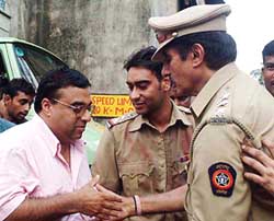 Amitabh Bachchan, Ajay Devgan and Raj Kumar Santoshi on the sets of Khakhee in Mumbai on Saturday. 