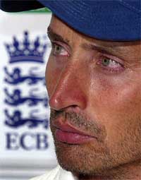 Nasser Hussain announces his resignation as Englands captain to the media