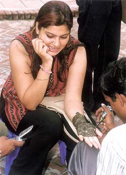 Mehndi rang layegi