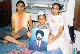 Jasbir Kaur, wife of Kartar Singh, a Khud Mohalla fire tradegy hero, along with her children in Ludhiana 