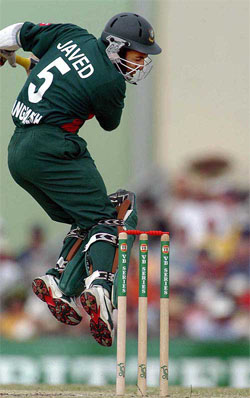 Bangladeshi batsman Javed Omar edges a bouncer from Australian bowler Andrew Bichel to wicket-keeper Adam Gilchrist
