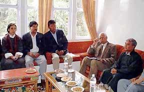 Centre's interlocutor on Kashmir N. N. Vohra holds a meeting with Ladakh Buddhist Association members