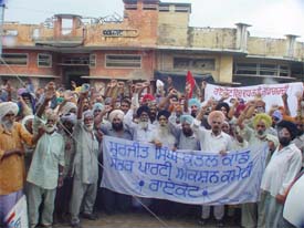 Dalits protest against police inaction in the Surjit Singh murder case at Raikot 