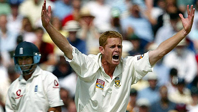South Africa's Shaun Pollock successfully appeals against England's Nasser Hussain 