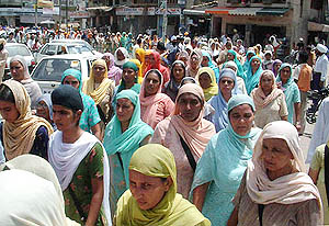 Activists of various Sikh organisations protest the activities of Ashutosh Maharaj