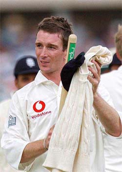 Englands James Kirtley applauds the crowds as he leaves the pitch after his six-wicket haul 