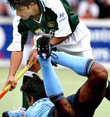Mohammad Saqlain of Pakistan fights for the ball with Indias Gagan Ajit Singh