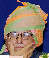 The Deputy Prime Minister, Mr L.K. Advani, wears a traditional headgear before releasing the commemorative coins on Veer Durgads Rathore at Vigyan Bhavan