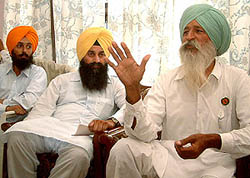 Mr Satnam Singh Bheru, president, kisan wing, Shiromani Akali Dal (Amritsar), addresses a press conference in Bathinda on Monday.