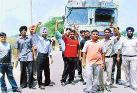 Students of the Shaheed Udham Singh Institute of Engineering and Technology, Tangori, protest against new rules of Punjab Technical University, Jalandhar, and the institute management