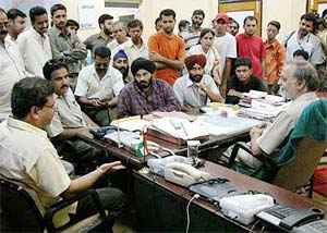Mediapersons protest the pick-and-choose policy of allotment of mobile phone connections