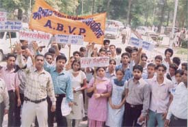 ABVP activists march to the secretariat to present a memorandum to the Deputy Commissioner, Ludhiana