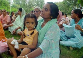 A section of the Primary Elementary Save Education Front, Punjab, rally