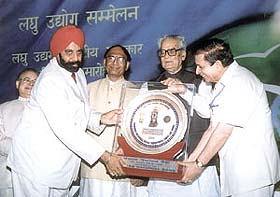 Vice-President Bhairon Singh Shekhawat conferring the National Award for Excellence in Lending to the SSI Sector to CMD of Punjab National Bank S. S. Kohli in the Capital