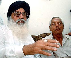 Former Chief Minister Parkash Singh Badal and former minister Chiranjilal Garg talk to mediapersons